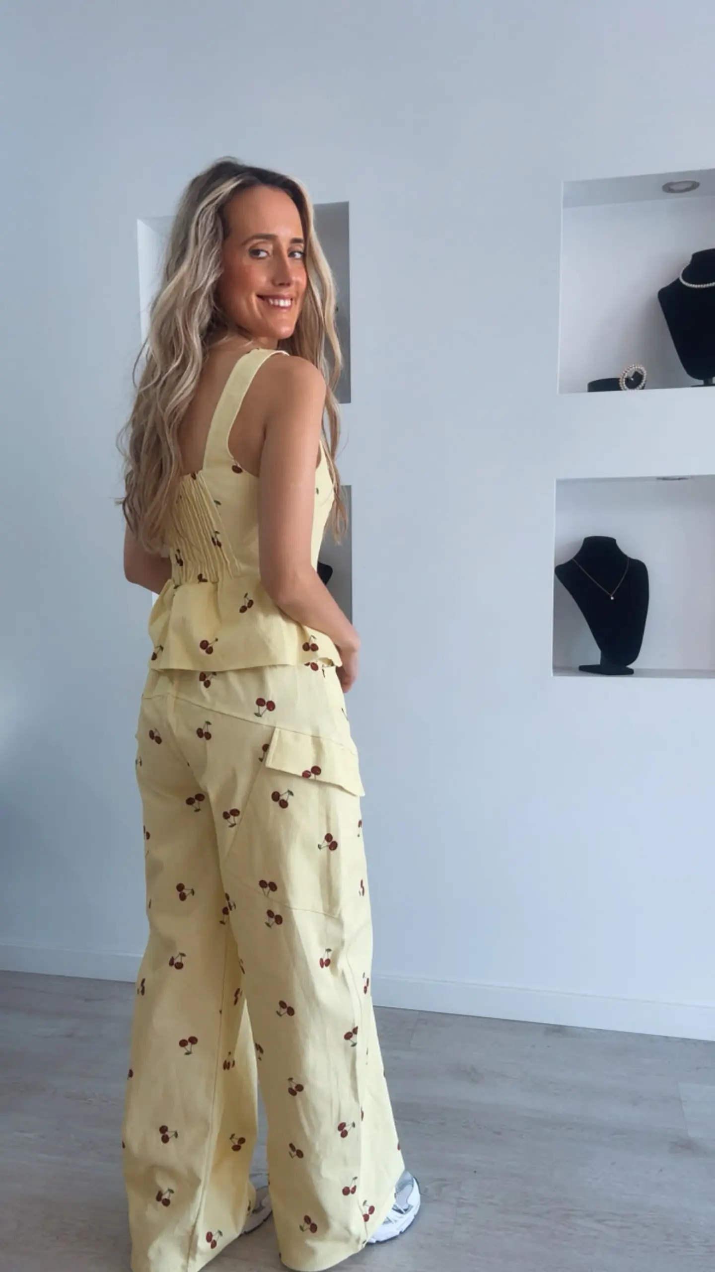 Conjunto em ganga com detalhe de cerejas 9