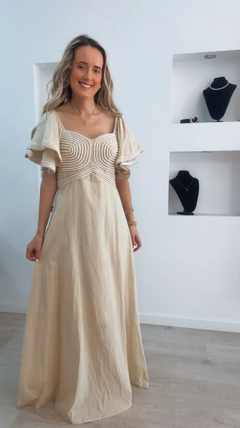 Vestido em linho com detalhes em corda e manga com folhos - TU 1