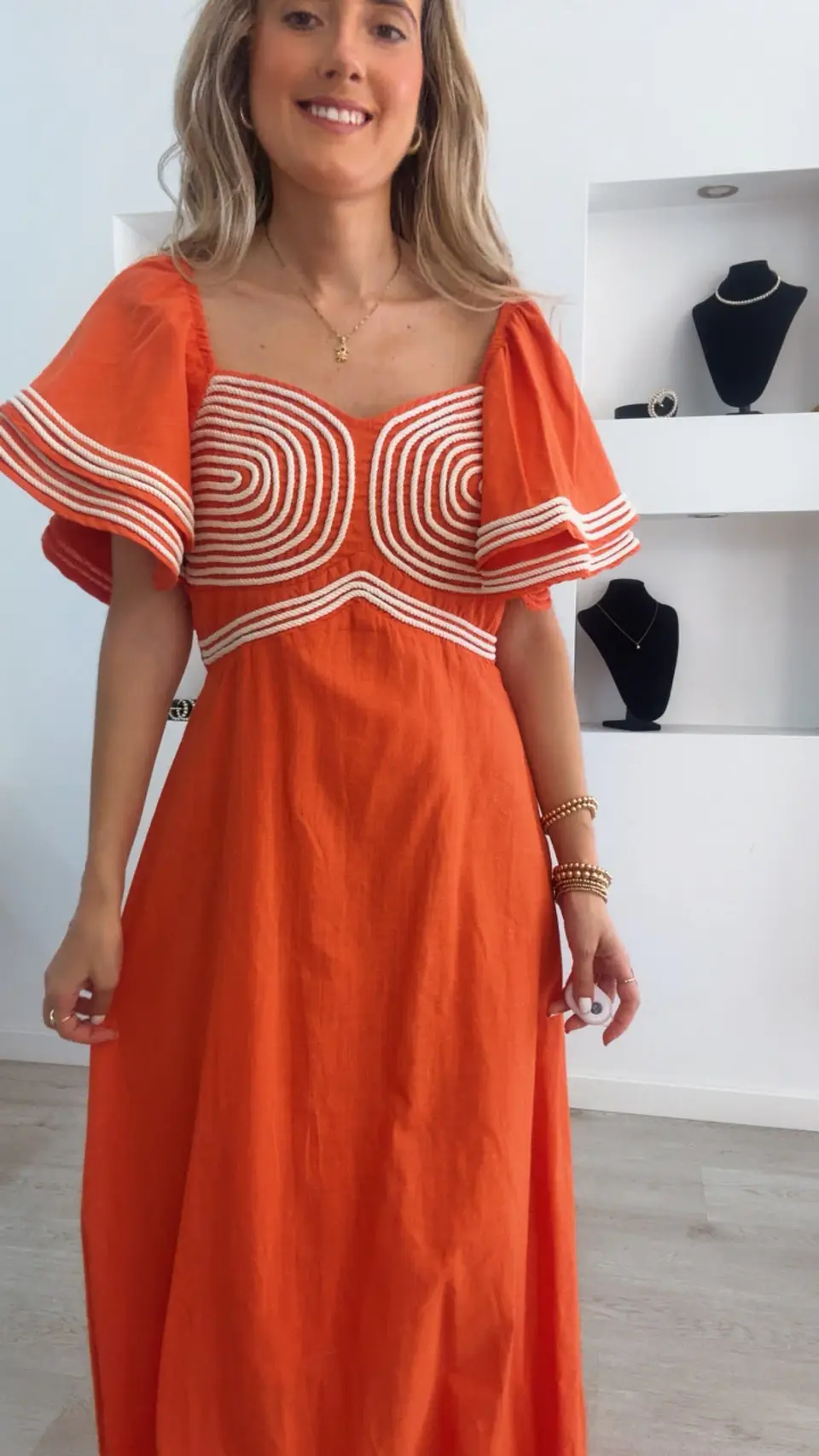 Vestido em linho com detalhes em corda e manga com folhos - TU 6