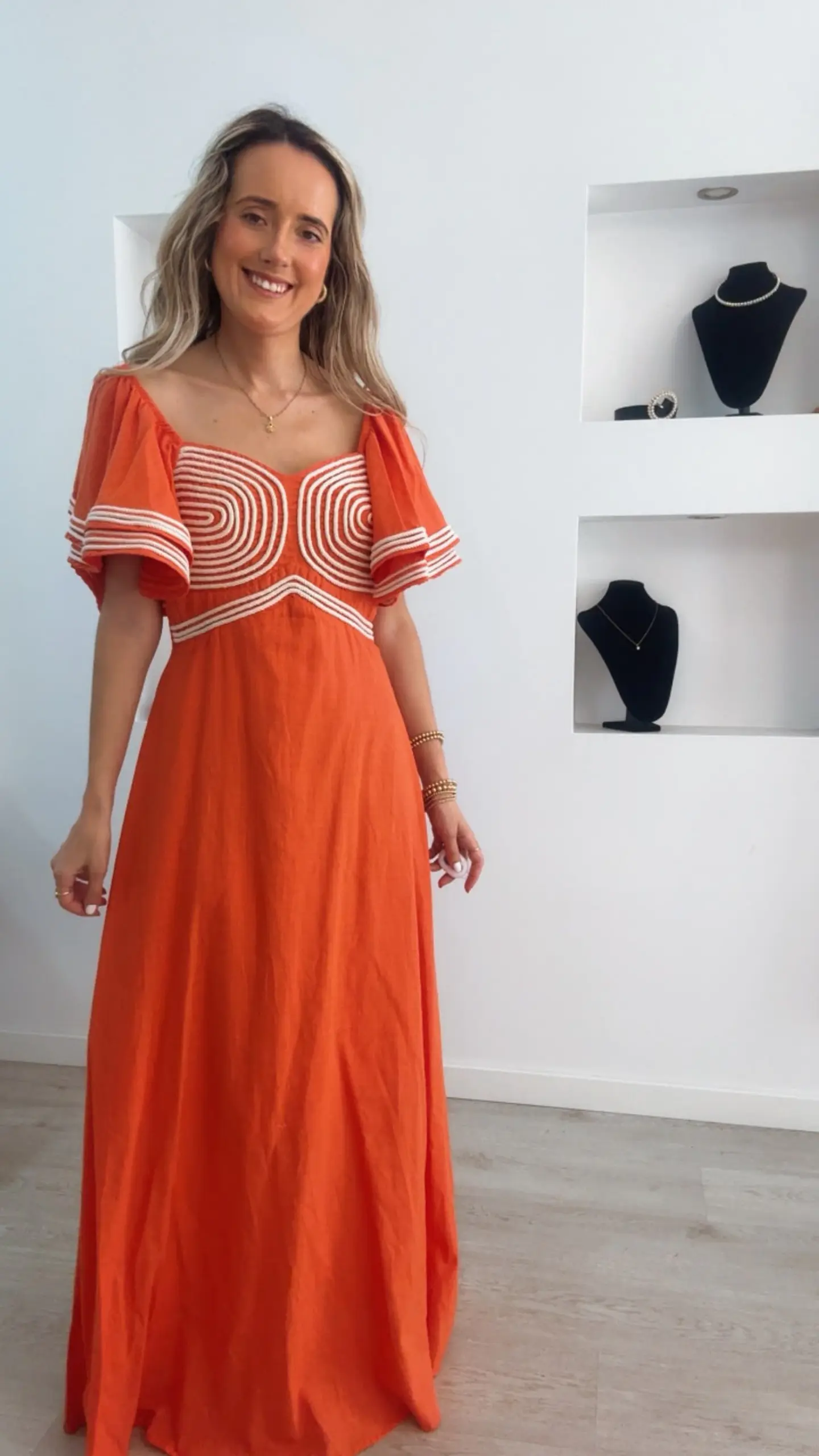 Vestido em linho com detalhes em corda e manga com folhos - TU 5