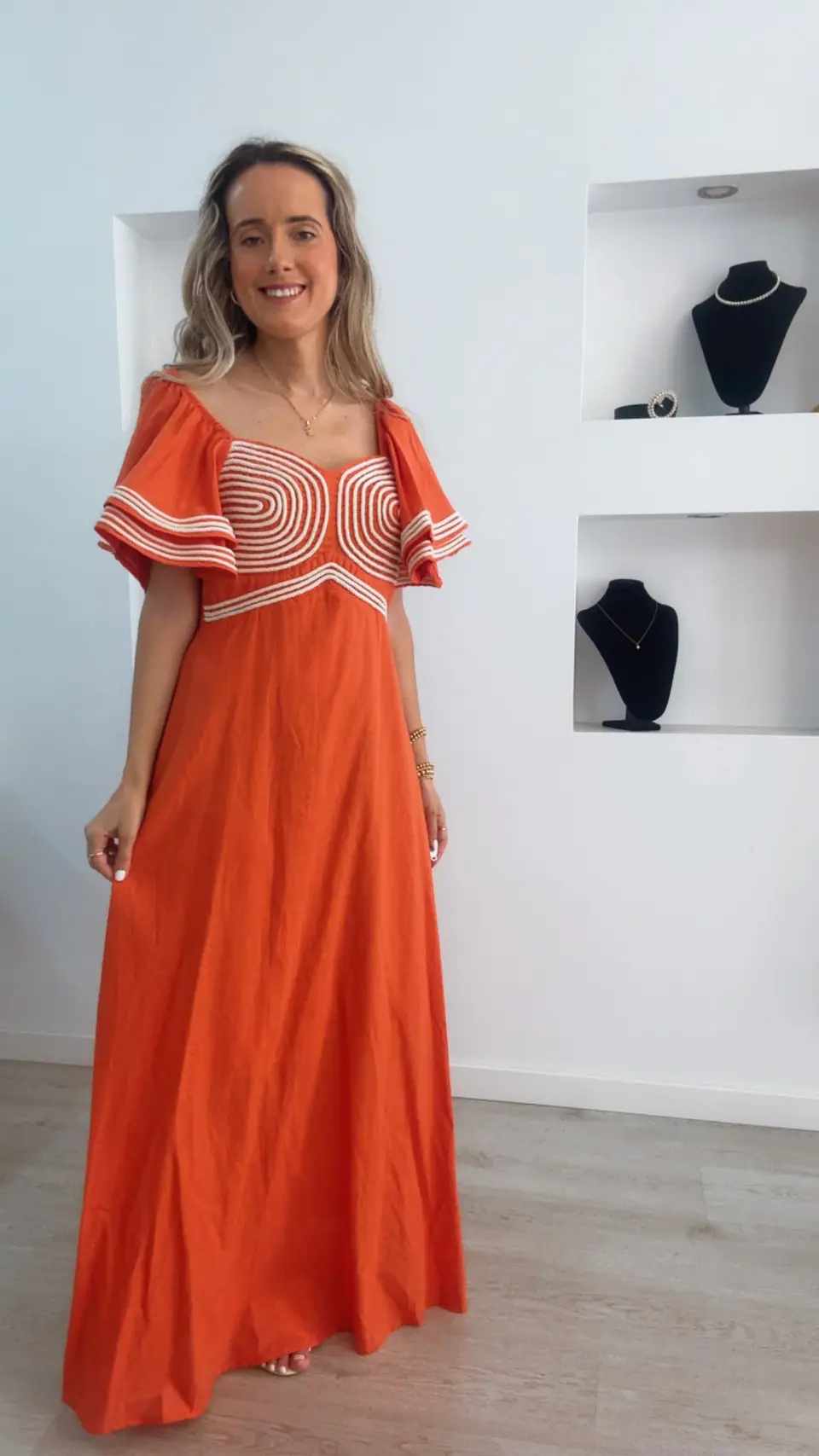 Vestido em linho com detalhes em corda e manga com folhos - TU 7