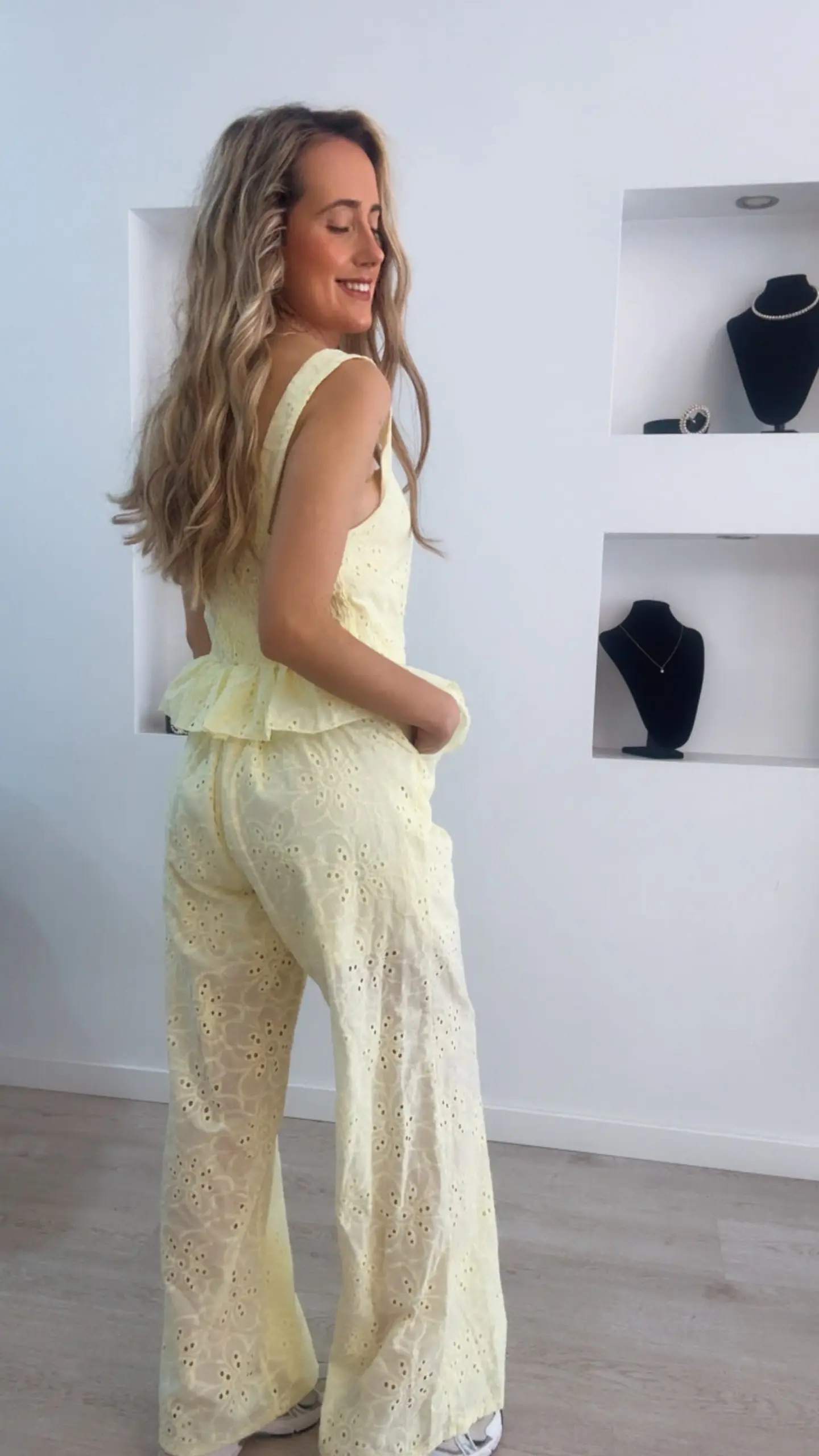 Conjunto top e calça em bordado inglês - TU 2