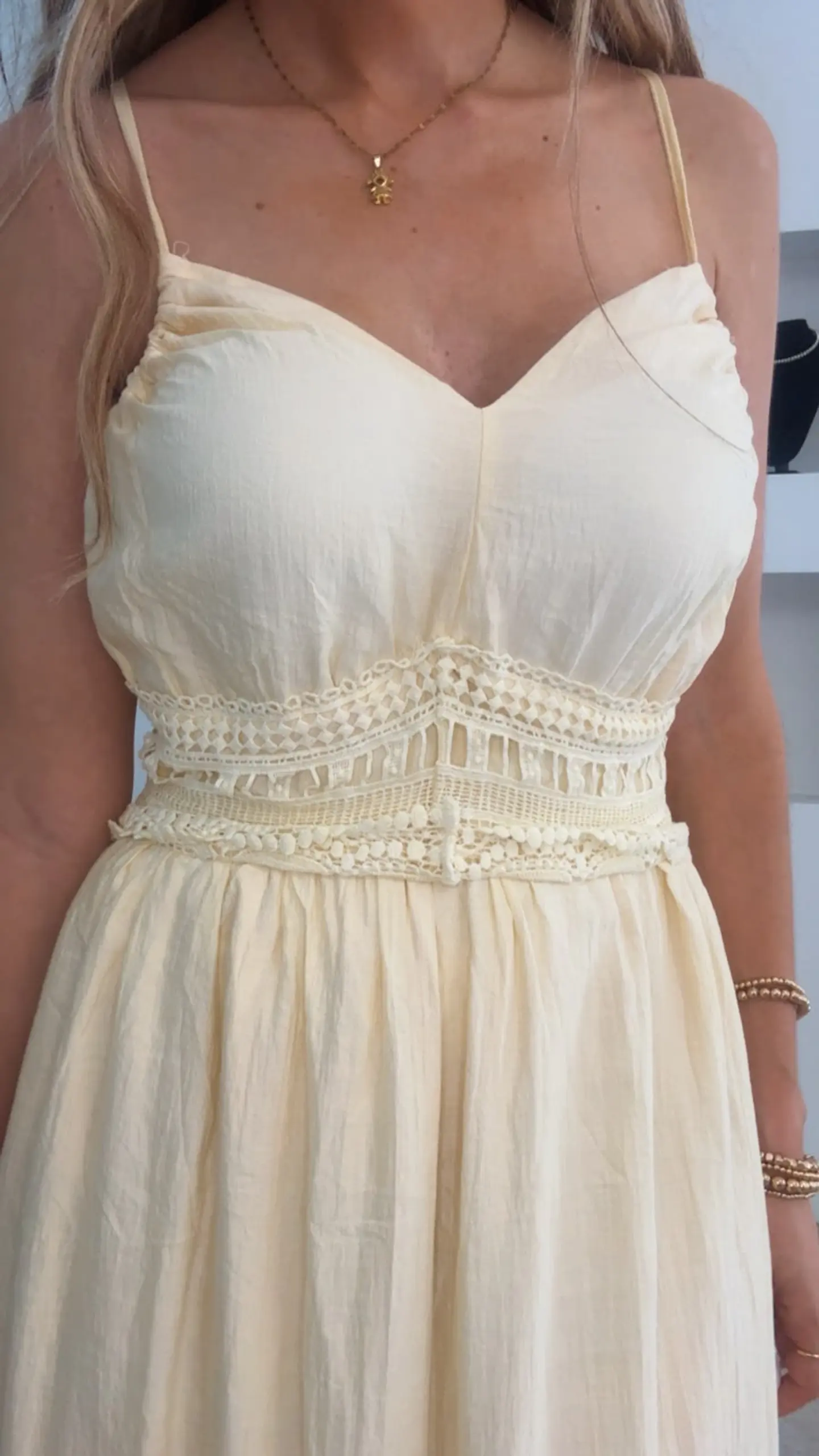 Vestido comprido com abertura nas costas e copa no peito - TU 4