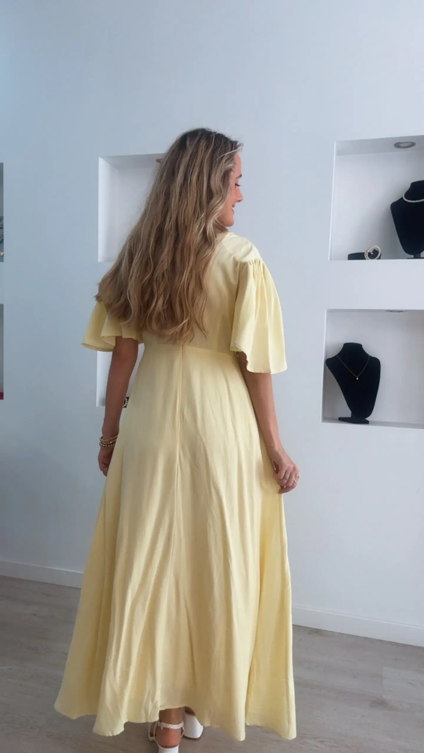 Vestido em linho forrado com manga larga 2