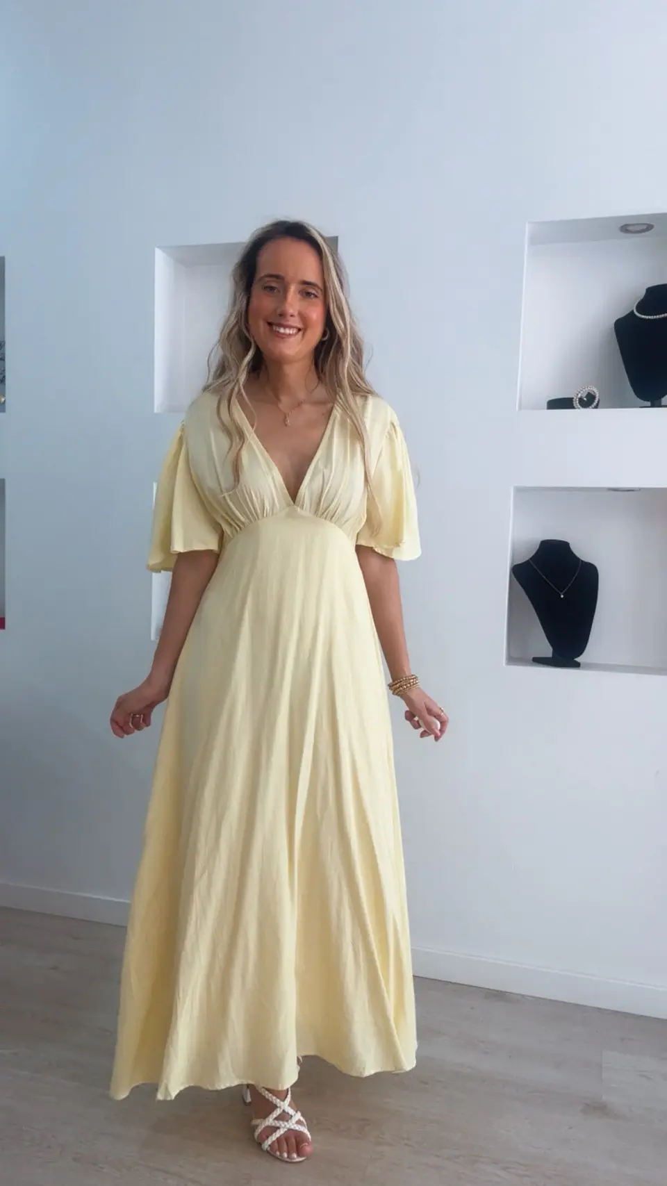 Vestido em linho forrado com manga larga 1