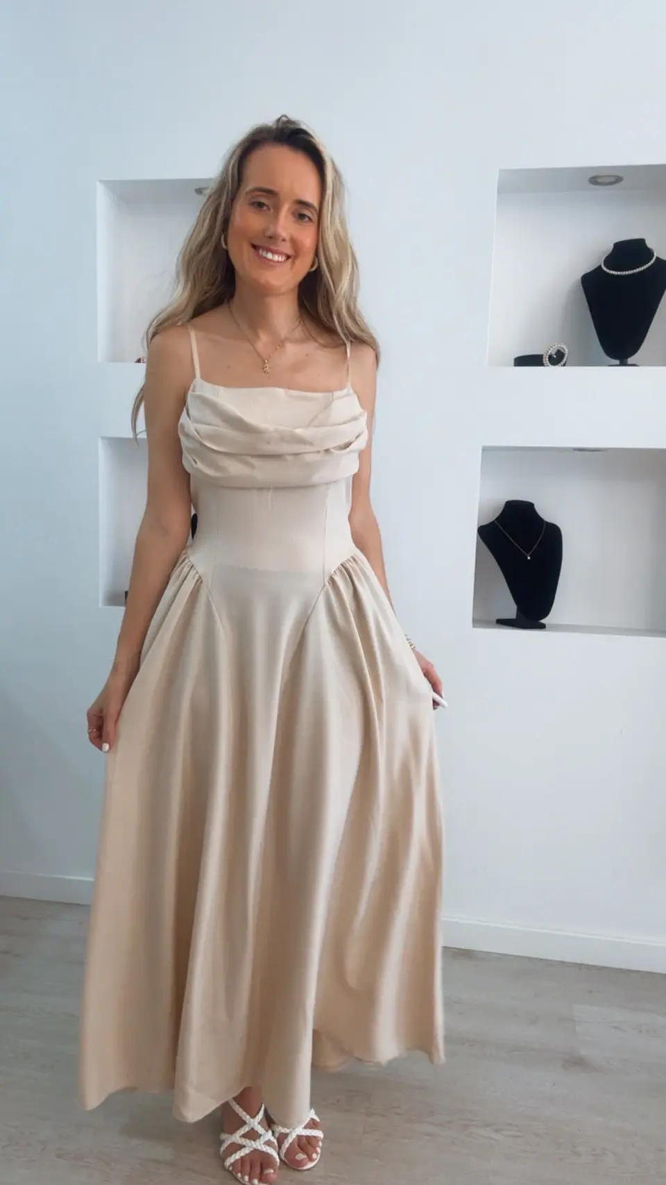 Vestido comprido com copa no peito e laço nas costas - TU 7