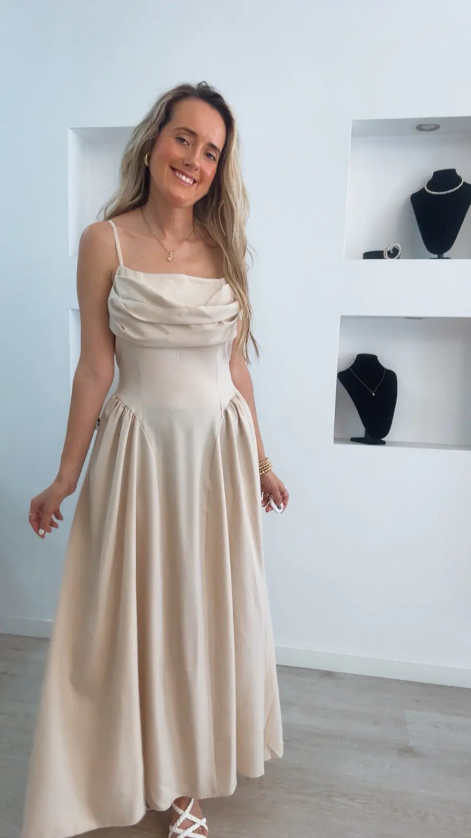 Vestido comprido com copa no peito e laço nas costas - TU 8