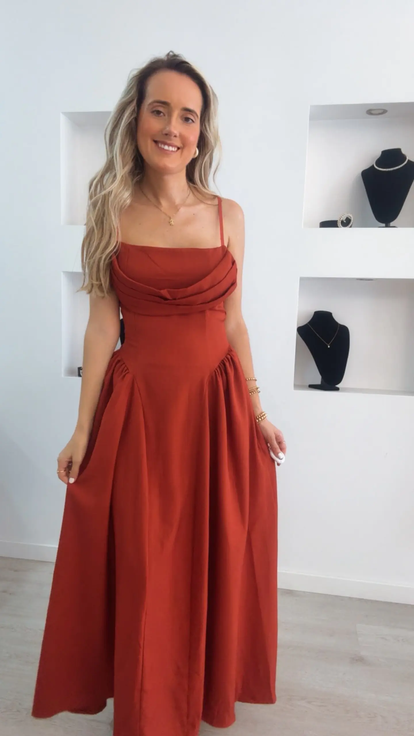 Vestido comprido com copa no peito e laço nas costas - TU 4