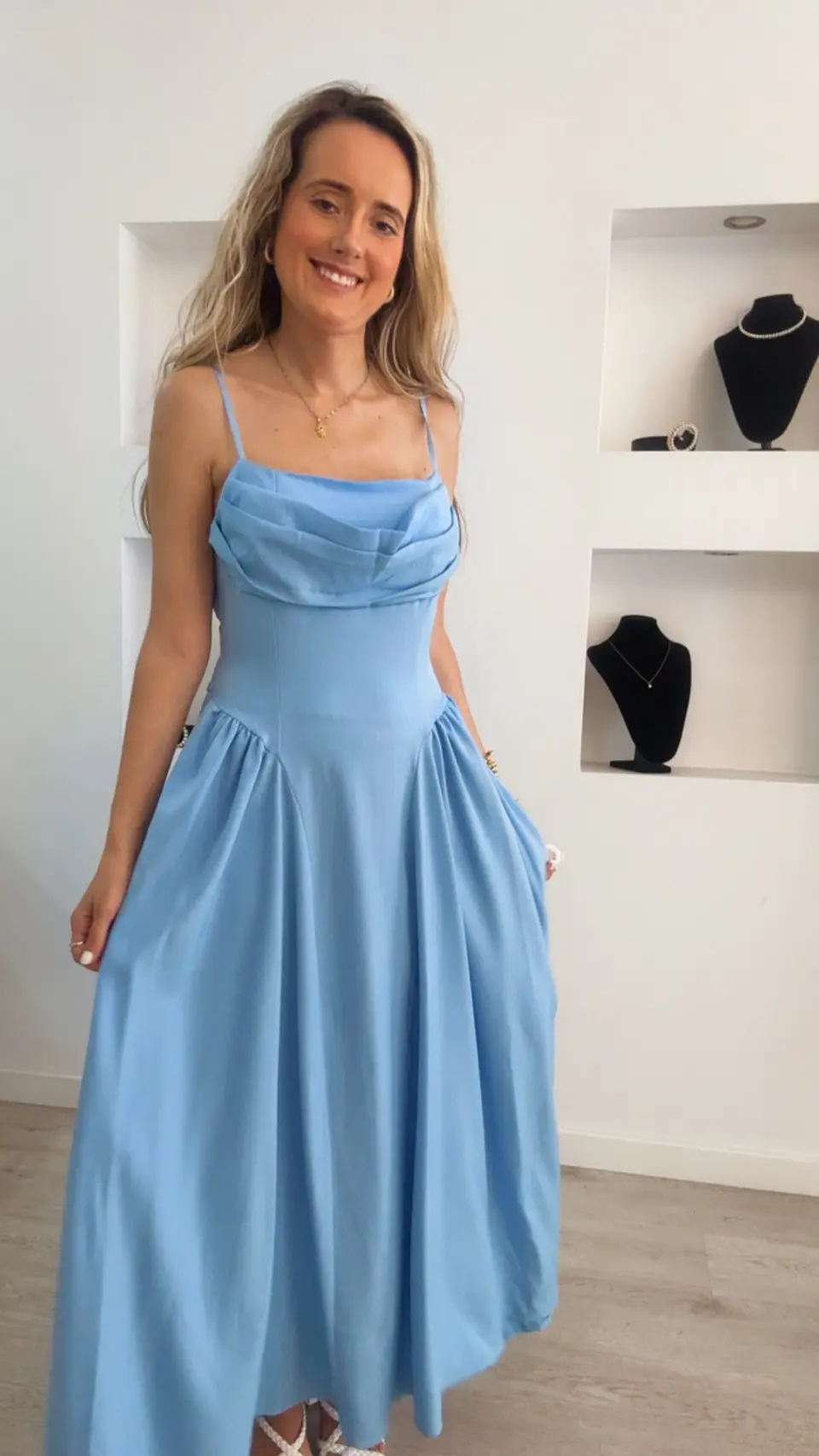 Vestido comprido com copa no peito e laço nas costas - TU 3