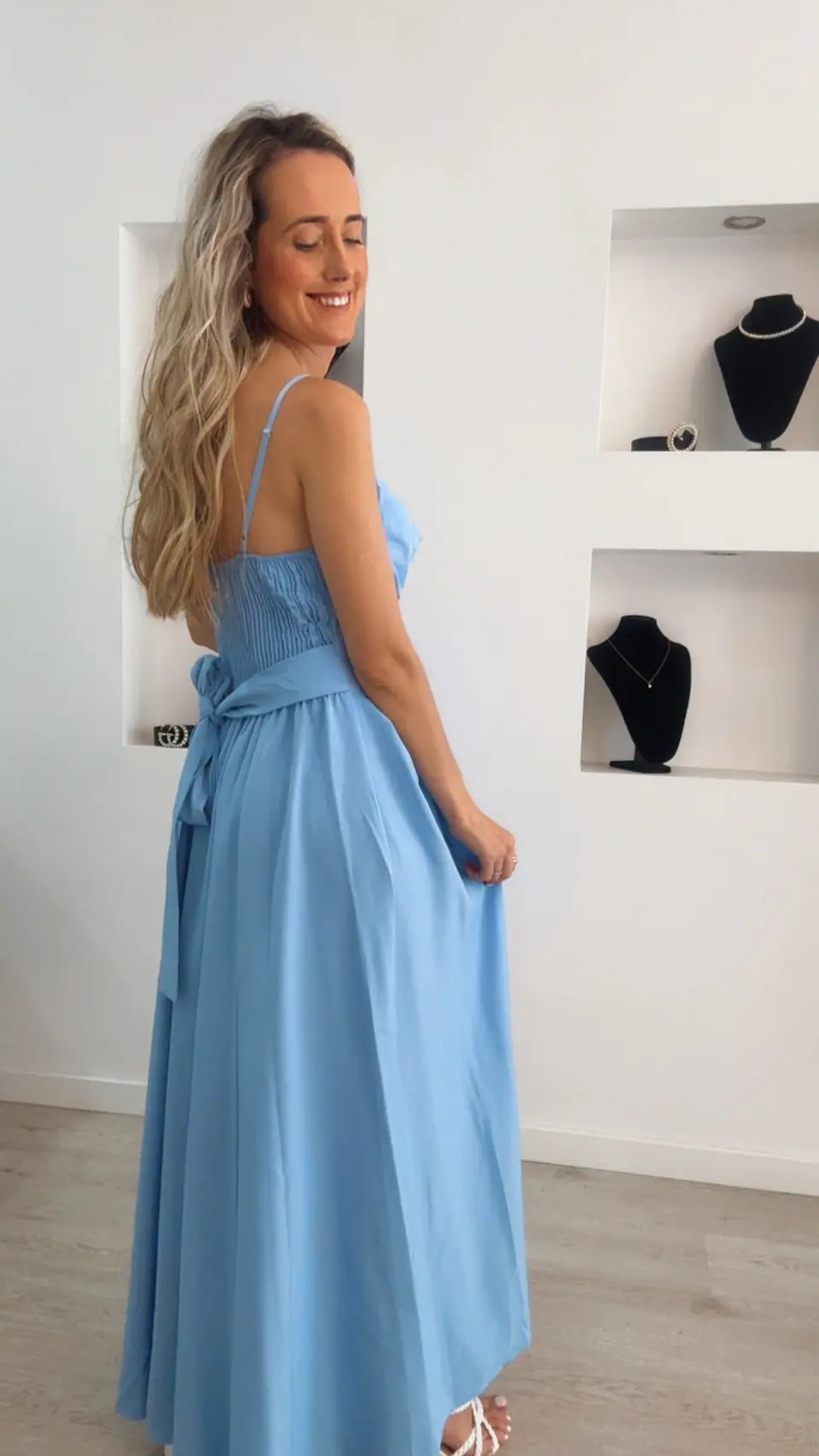 Vestido comprido com copa no peito e laço nas costas - TU 2