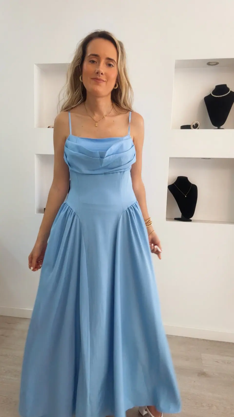 Vestido comprido com copa no peito e laço nas costas - TU 1