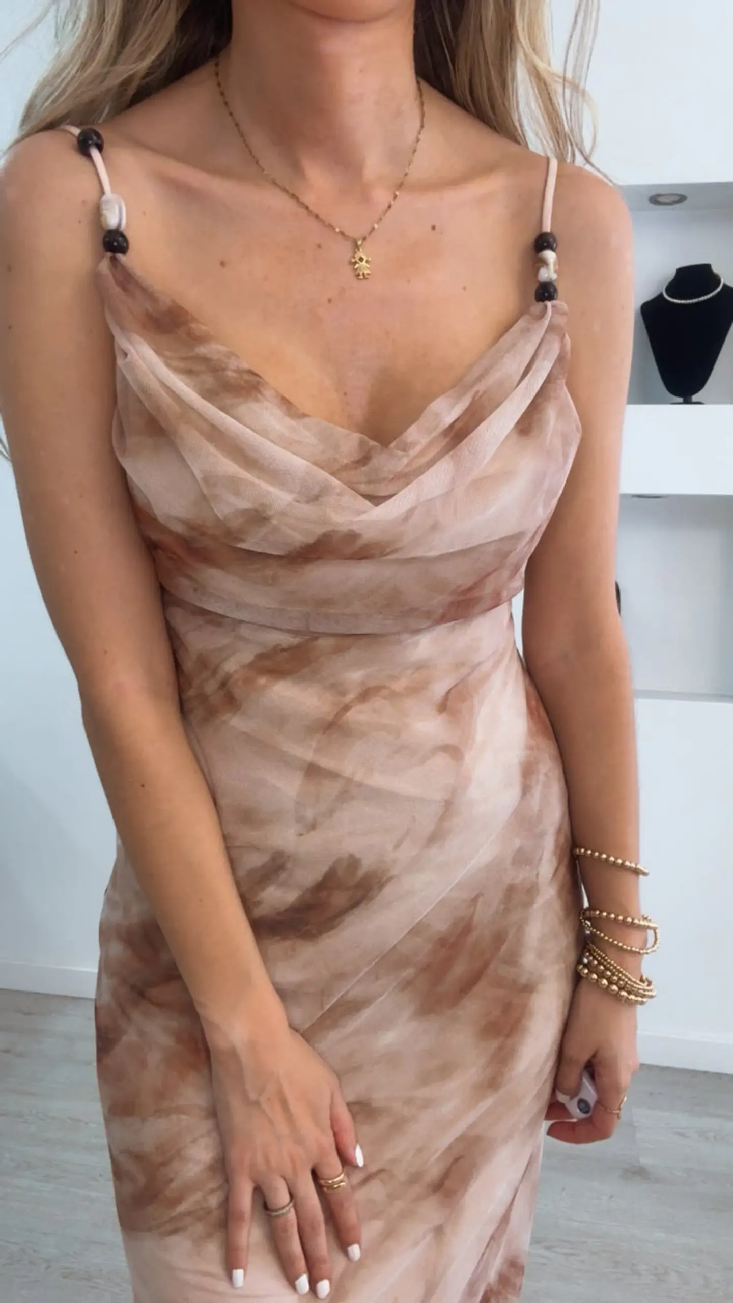 Vestido justo de alça com detalhe de pedraria nas alças - TU 6