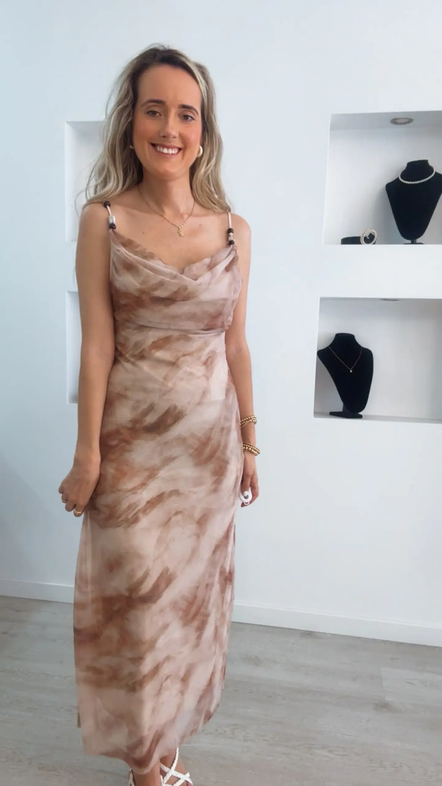 Vestido justo de alça com detalhe de pedraria nas alças - TU 3