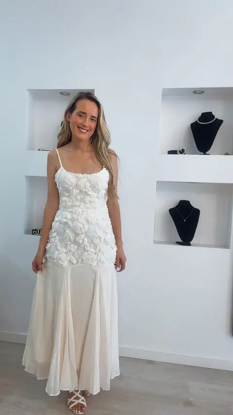 Vestido com flores 3D