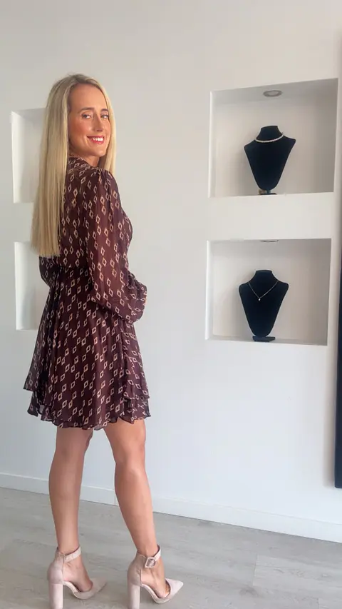 Vestido Castanho com Padrão Losangos