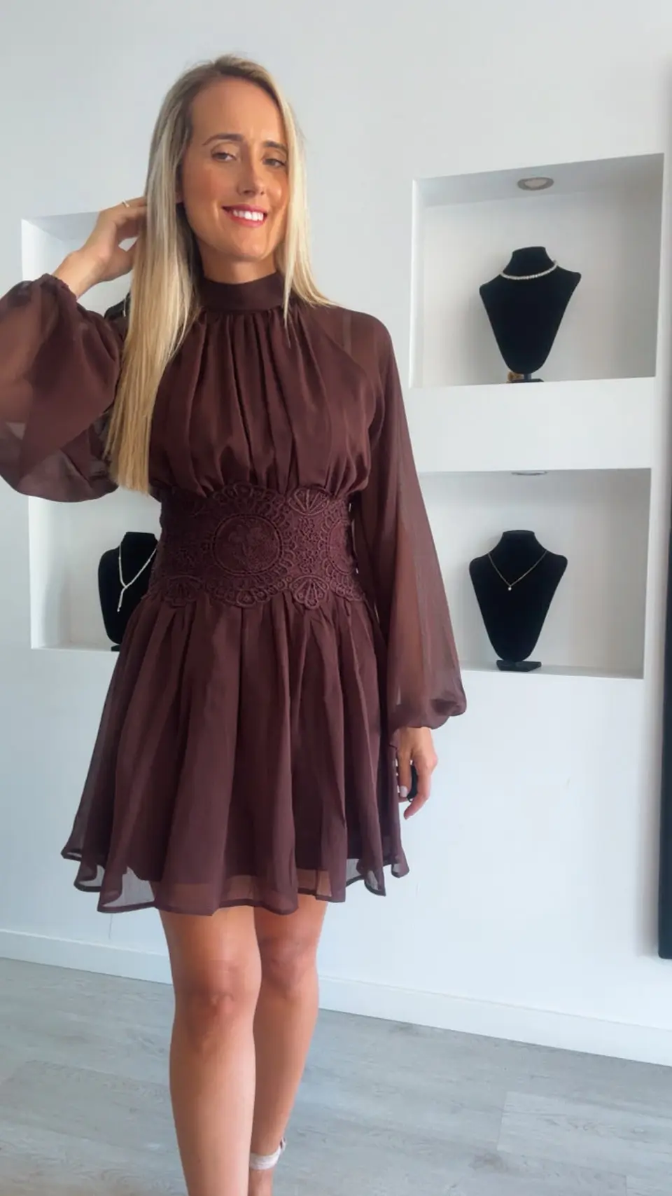 Vestido com efeito cinta redutora e detalhe em renda na cintura 2