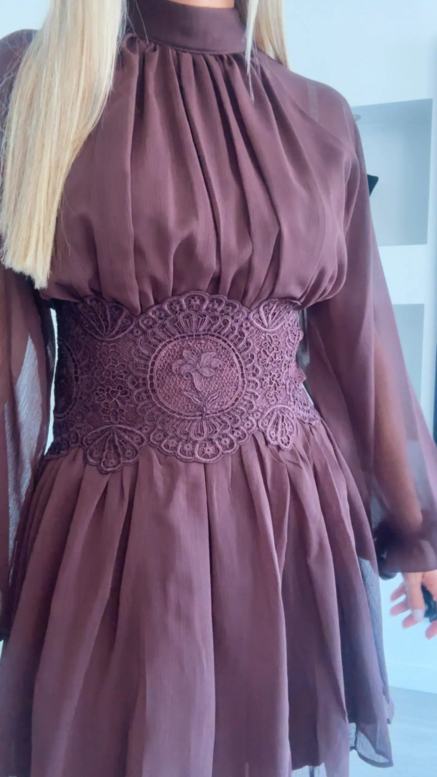 Vestido com efeito cinta redutora e detalhe em renda na cintura 6