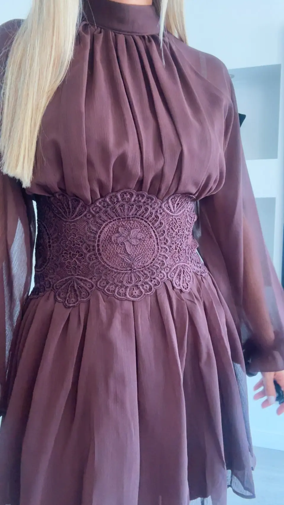 Vestido com efeito cinta redutora e detalhe em renda na cintura 6