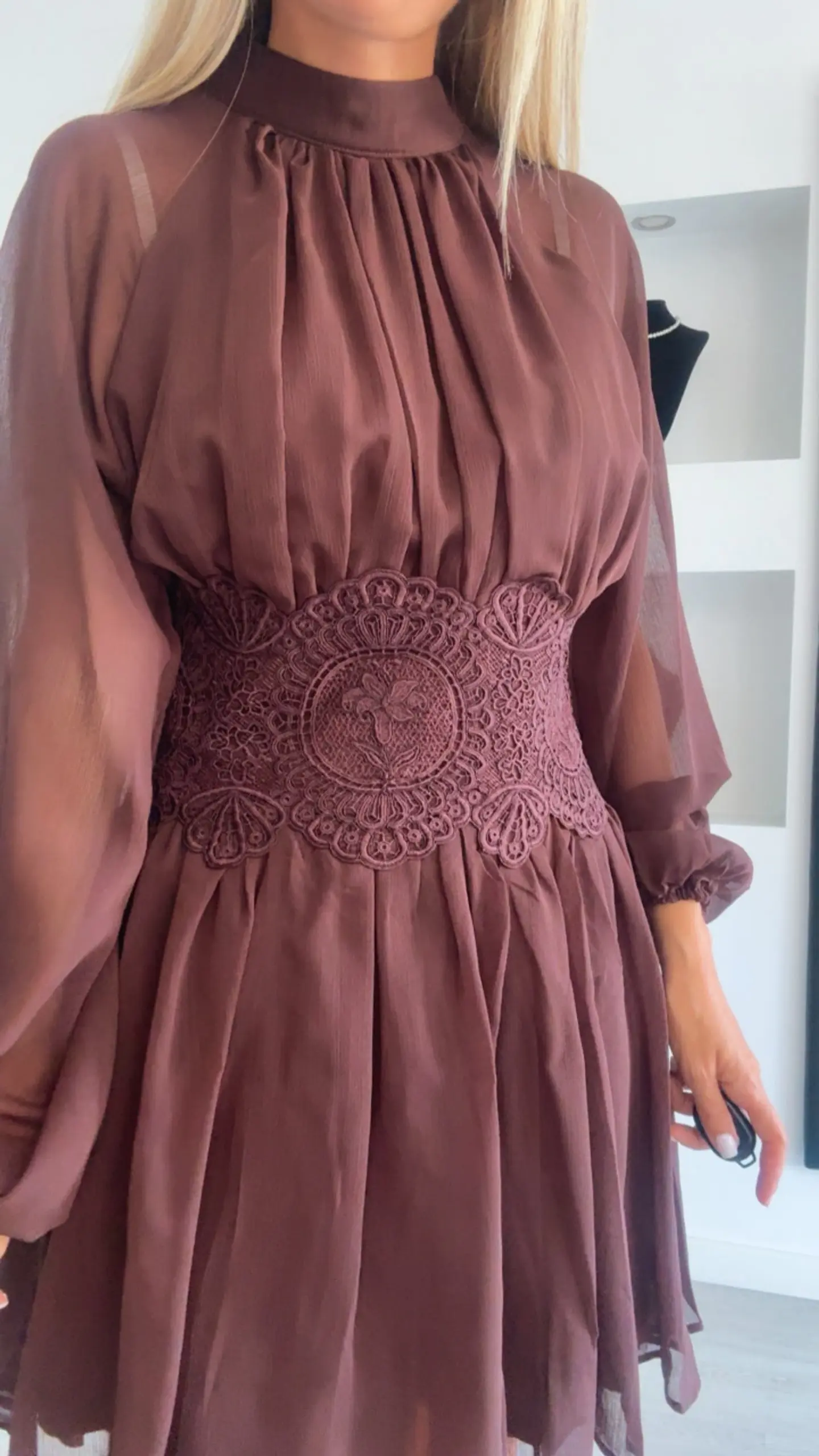Vestido com efeito cinta redutora e detalhe em renda na cintura 5