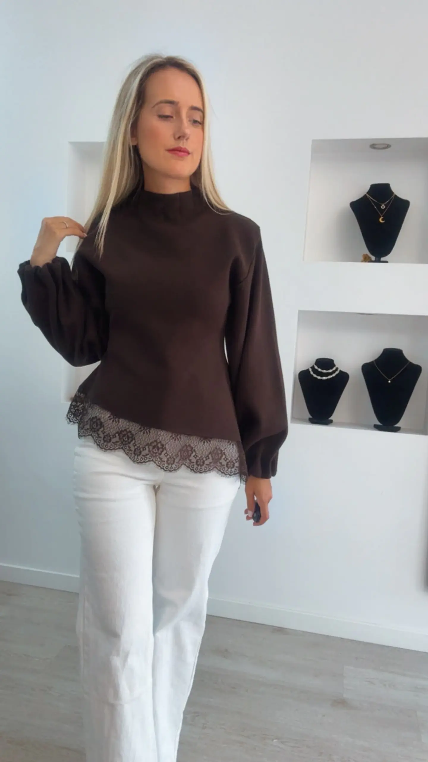 Camisola de Malha com Renda Assimétrica - TU 11