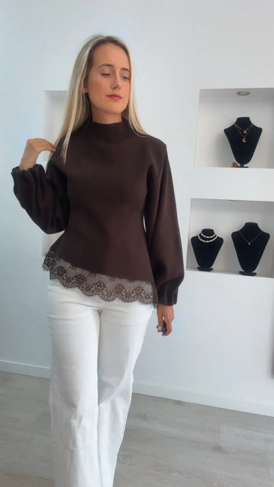 Camisola de Malha com Renda Assimétrica - TU 11