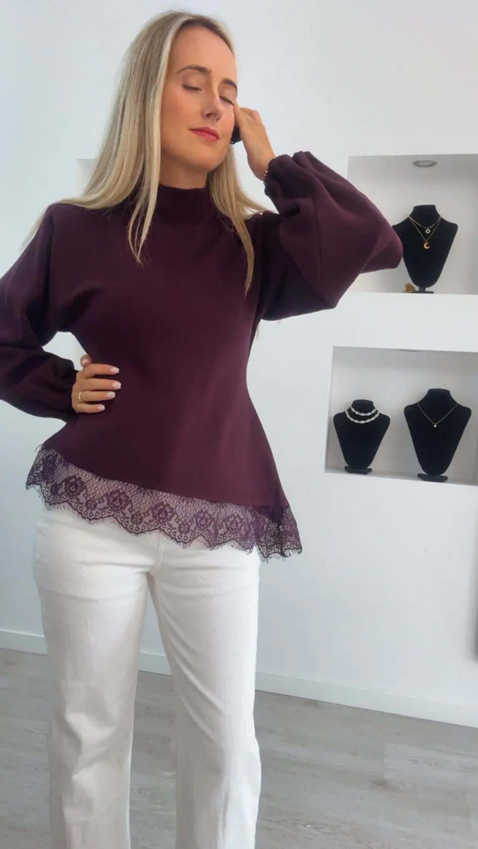 Camisola de Malha com Renda Assimétrica - TU 4