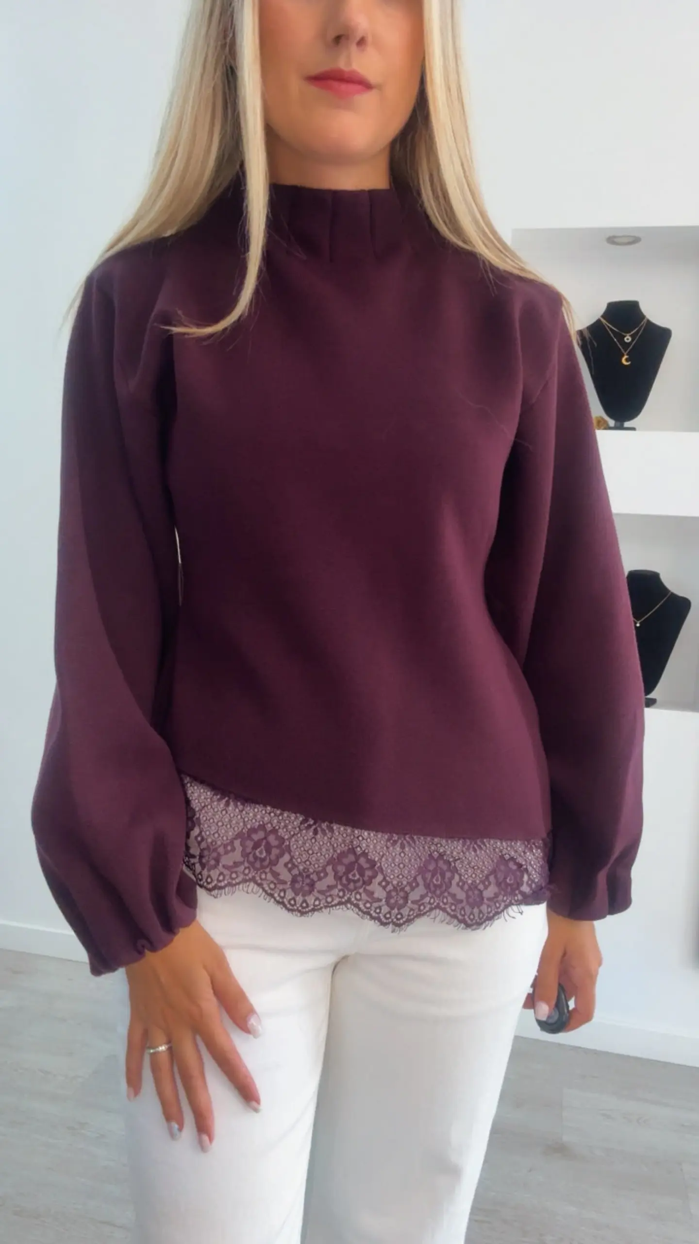 Camisola de Malha com Renda Assimétrica - TU 3