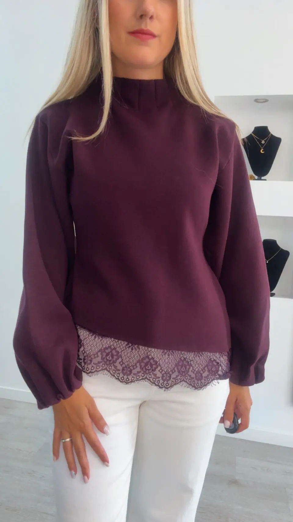Camisola de Malha com Renda Assimétrica - TU 3