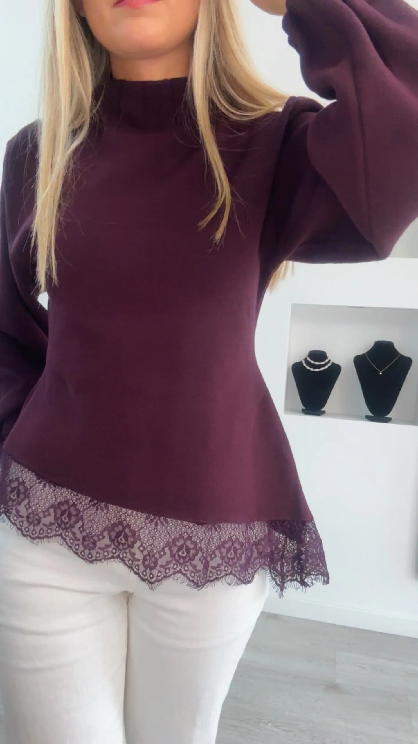 Camisola de Malha com Renda Assimétrica - TU 2