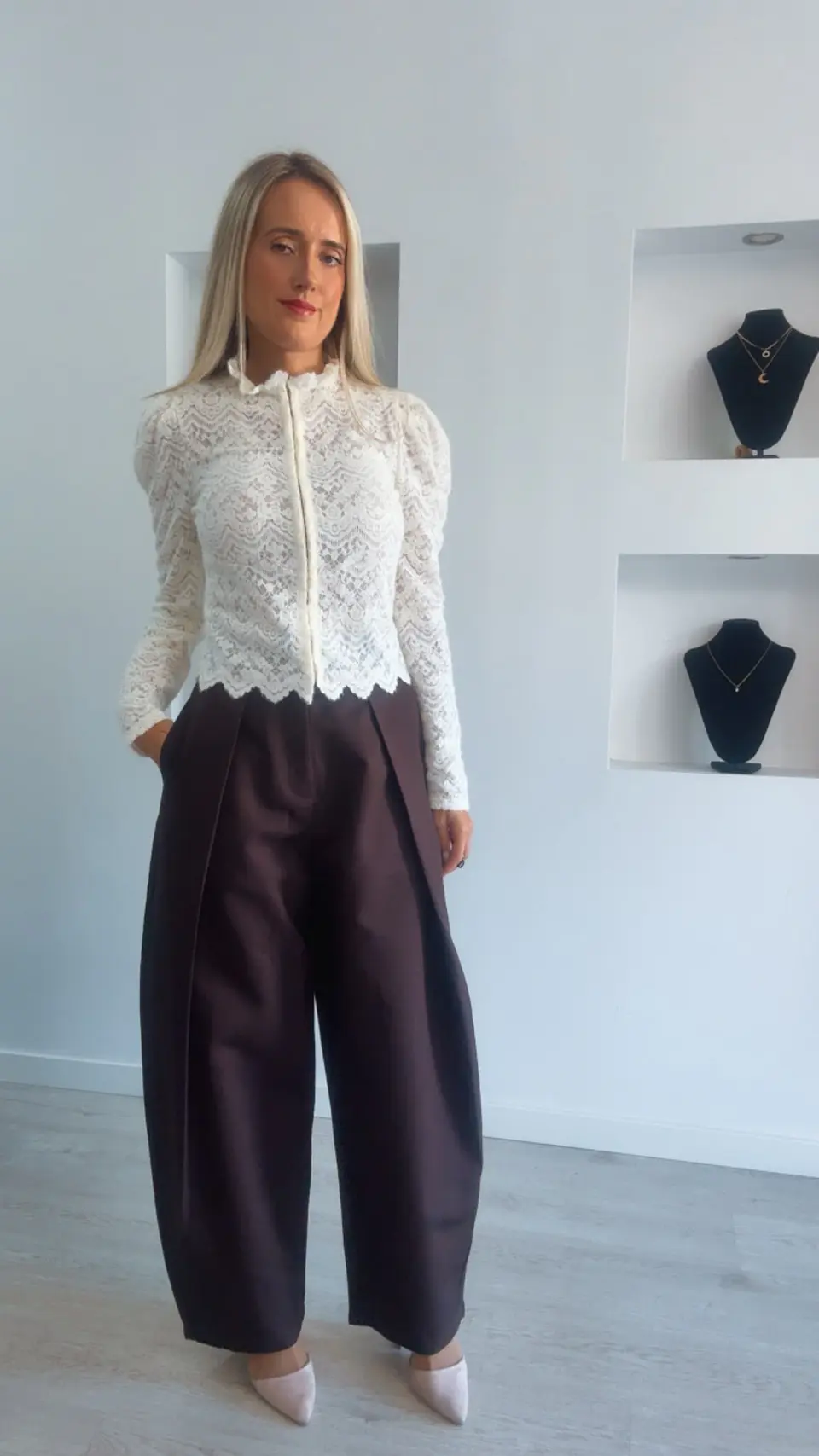 Casaco/Blusa em Renda com Detalhe Recortado 3
