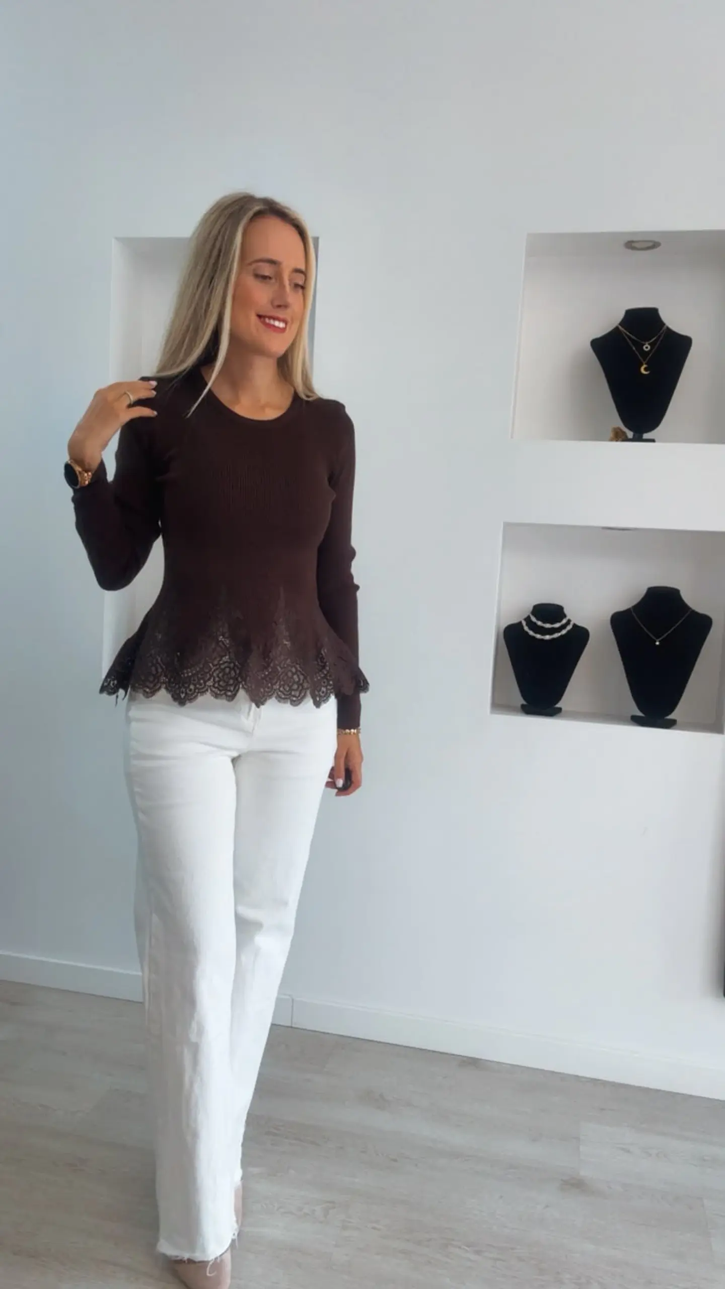 Camisola de Malha com Detalhes em Renda - TU 10