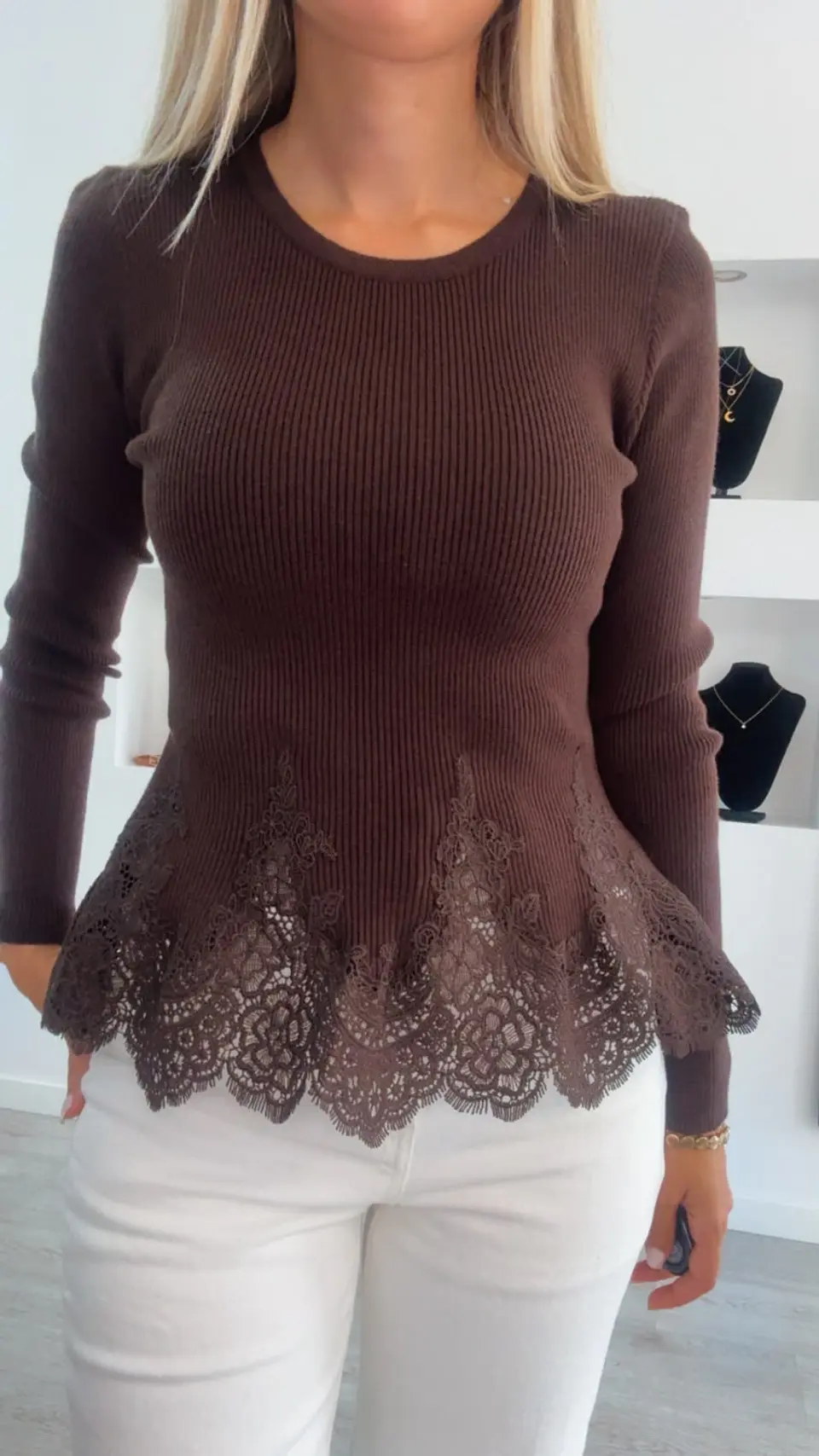 Camisola de Malha com Detalhes em Renda - TU 11