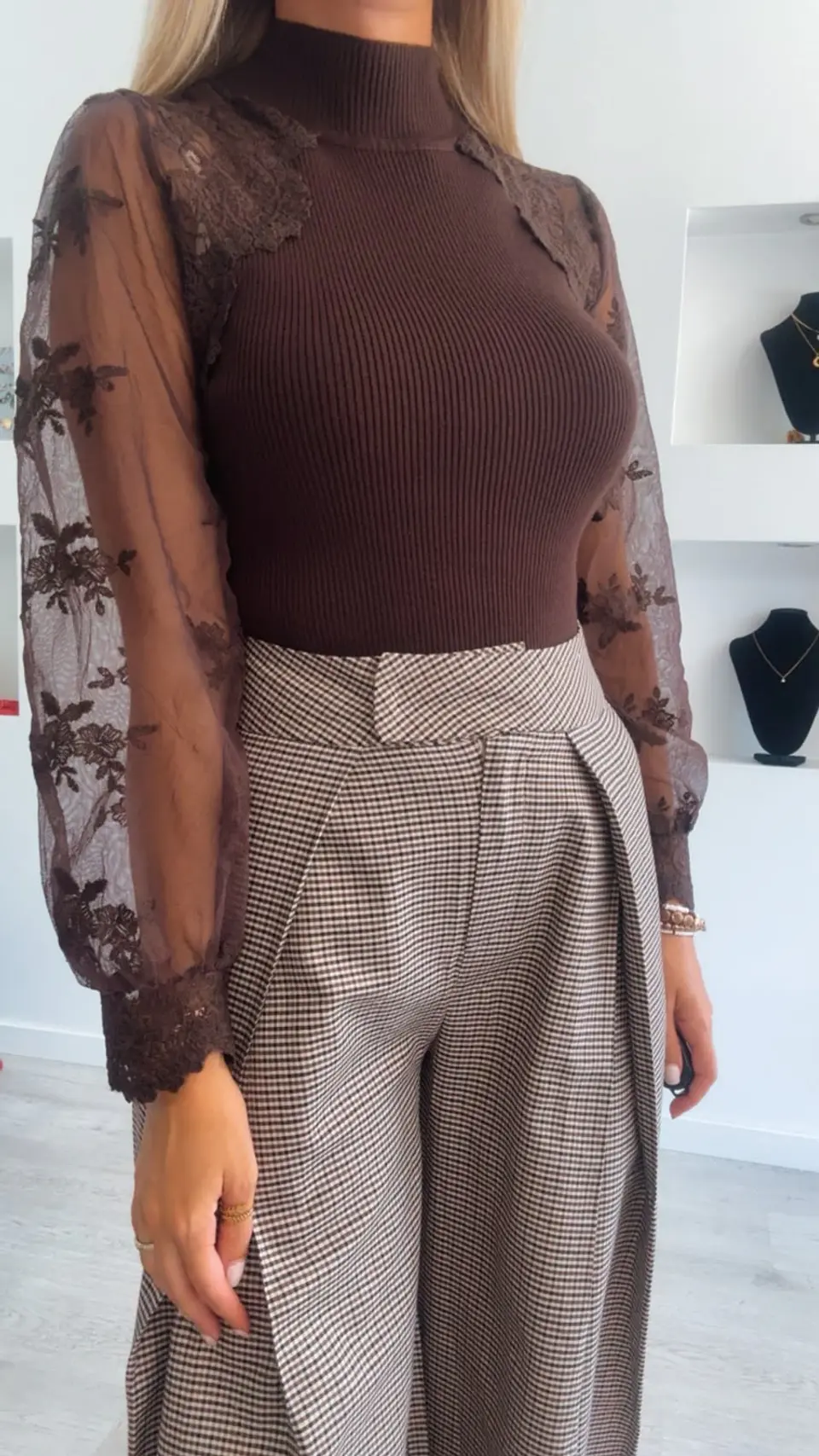 Camisola em Malha com Mangas em Renda - TU 8