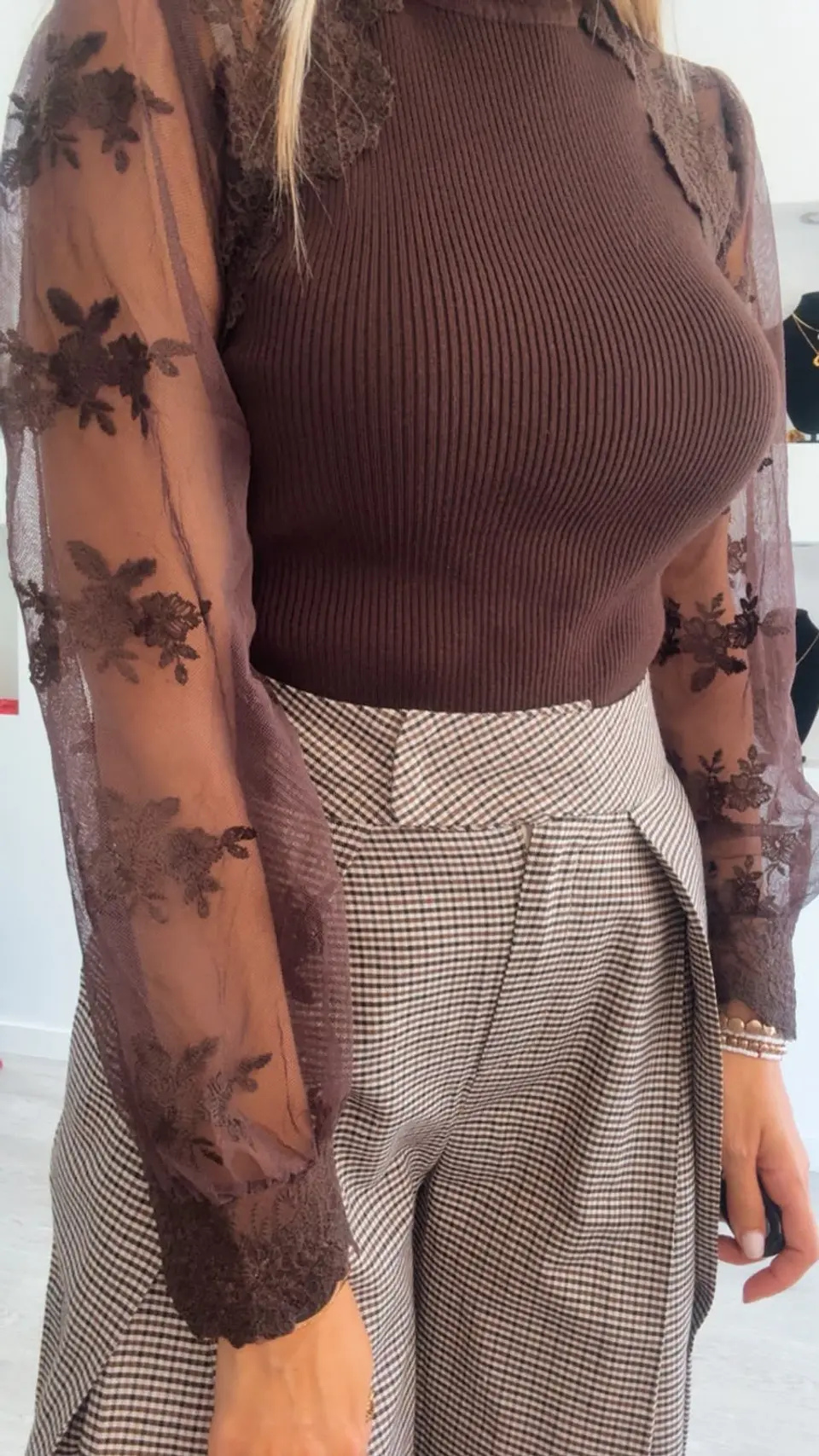 Camisola em Malha com Mangas em Renda - TU 3