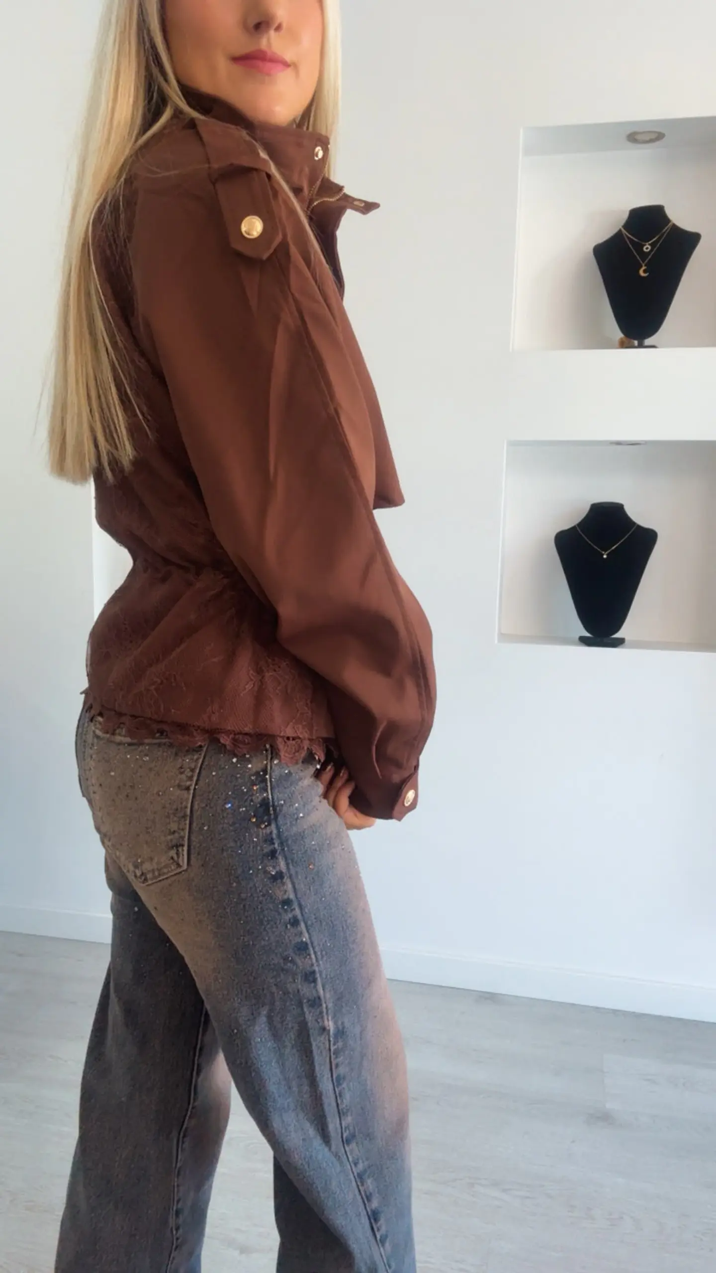 Parka com Detalhe em Renda e Cinta Ajustável 7