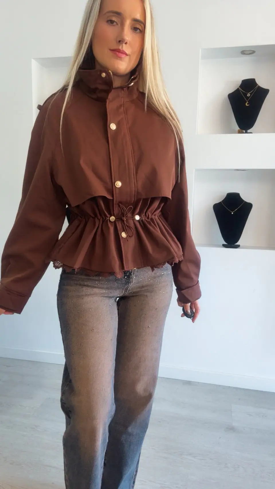 Parka com Detalhe em Renda e Cinta Ajustável 6