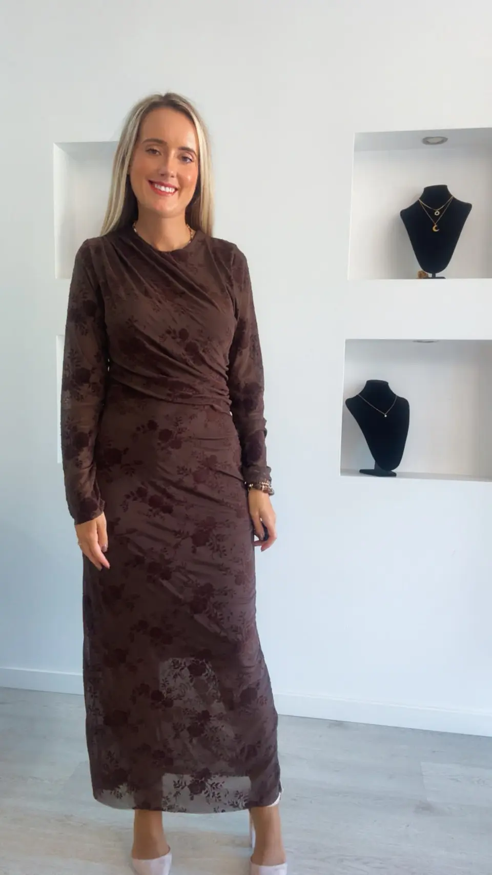 Vestido Comprido Justo com Flores em Veludo - TU 4