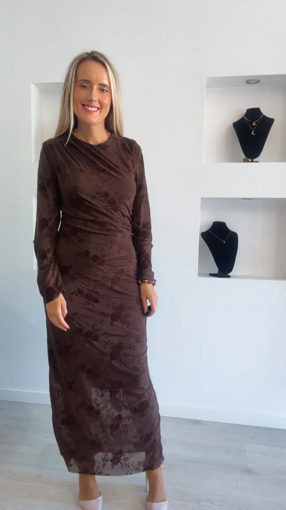 Vestido Comprido Justo com Flores em Veludo - TU 6