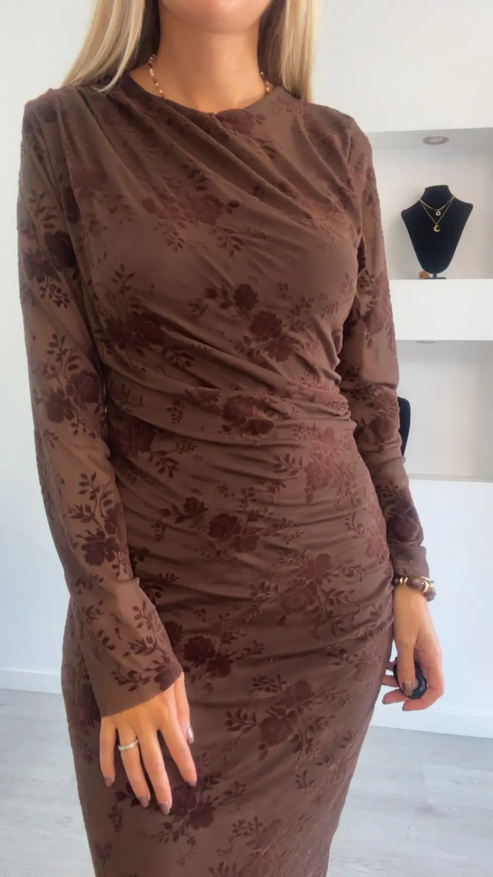 Vestido Comprido Justo com Flores em Veludo - TU 7