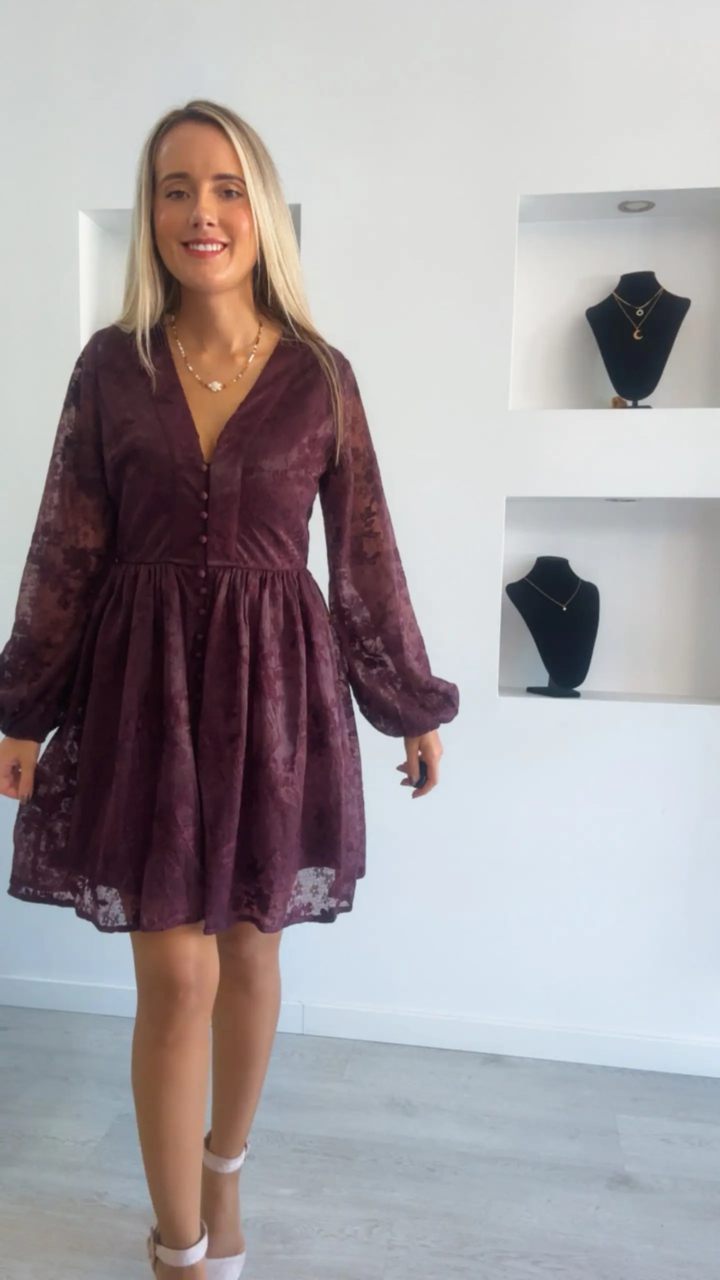 Vestido em Renda com Botões 4