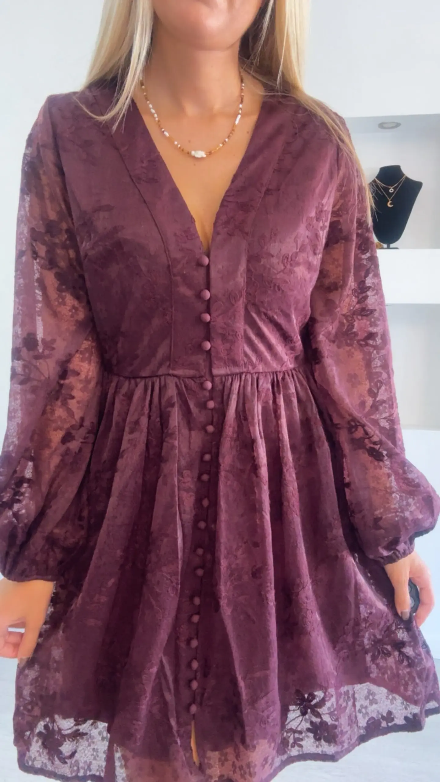 Vestido em Renda com Botões 5