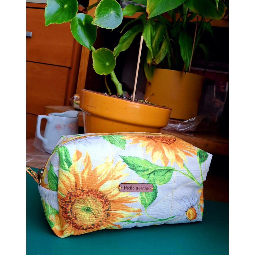 NECESER AMON MARGARITA 1