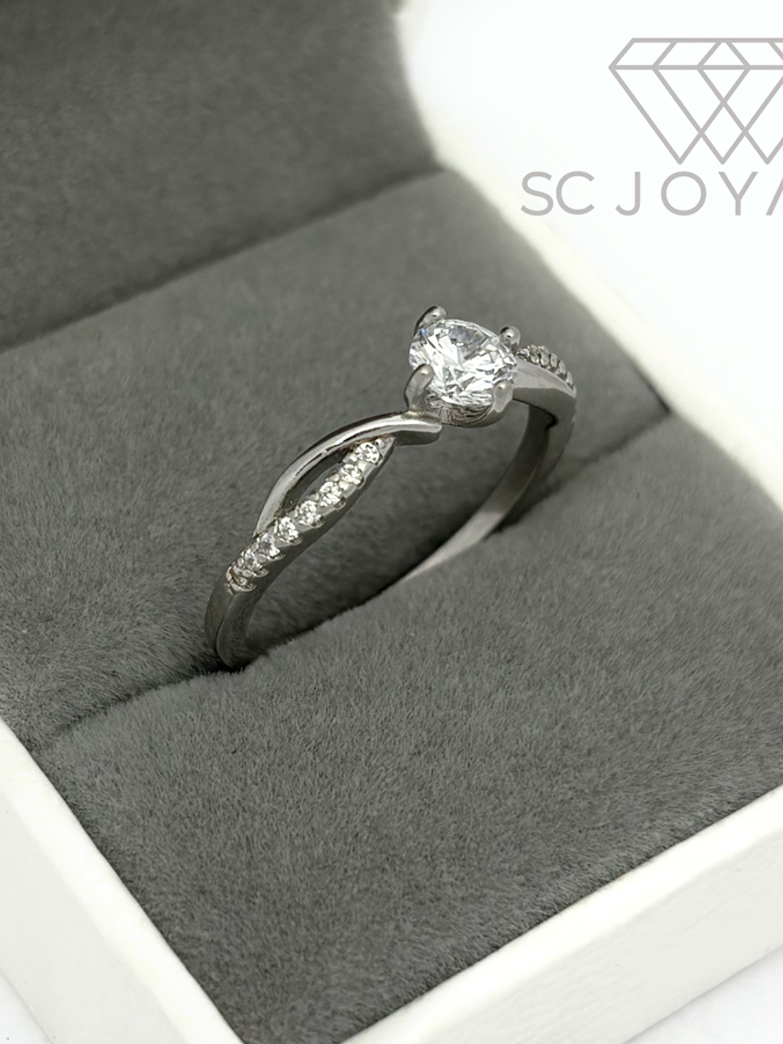 Anillo de Compromiso en Plata y Moissanitas 2