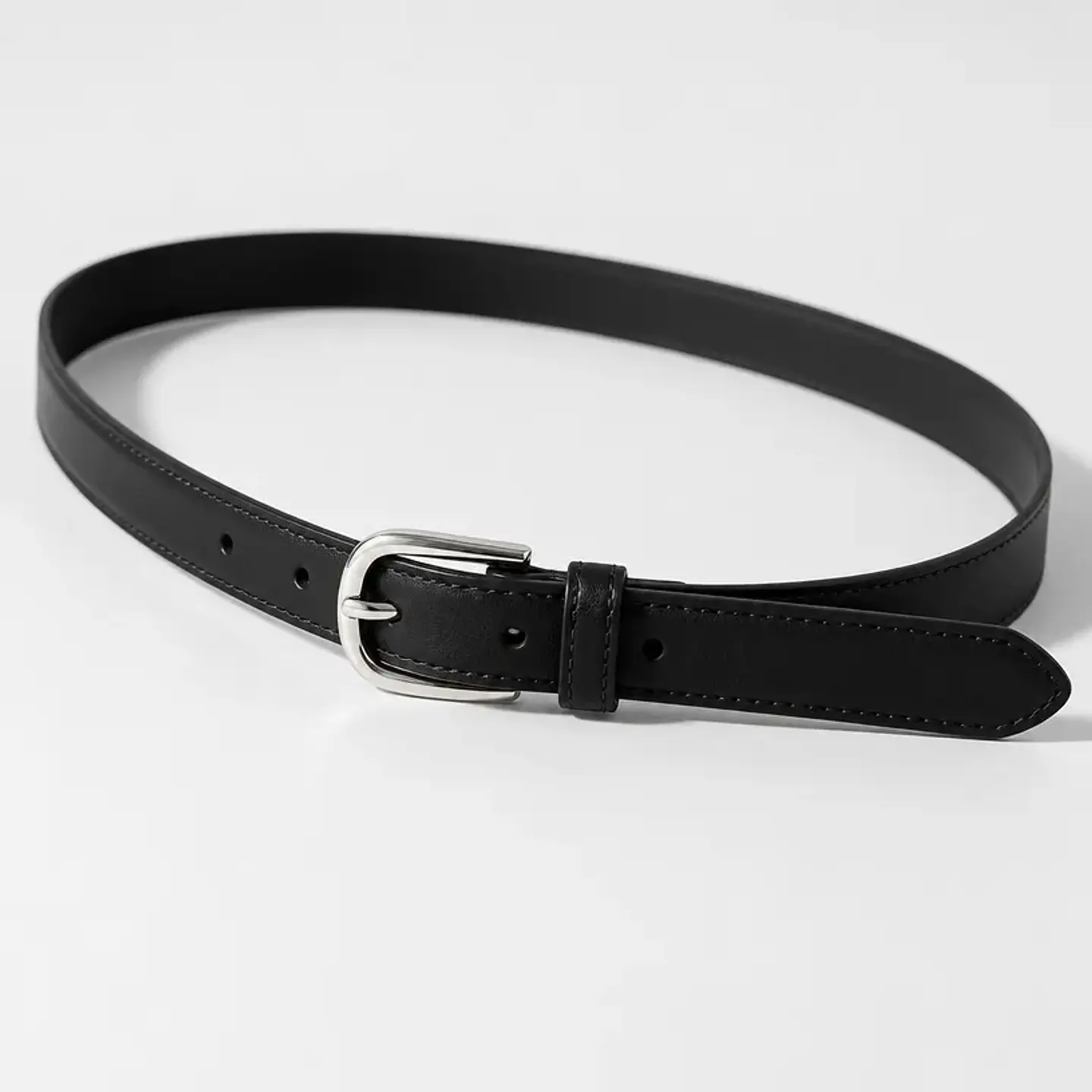 Cinto fino preto com fivela prateada 1