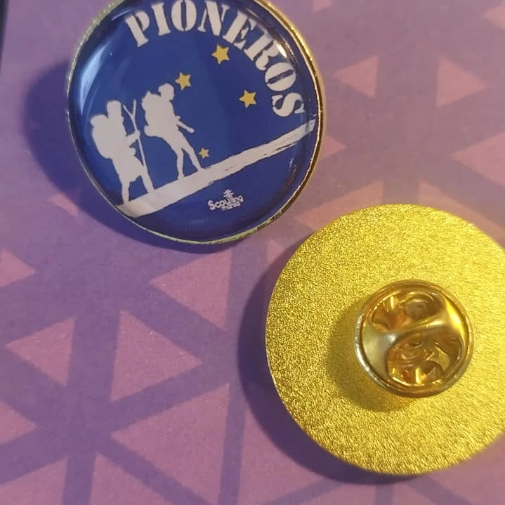 PIN METALICO PIONEROS 2
