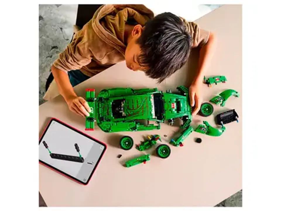 Technic Porsche 911 GT3 R REXY AO Racing 42224 5