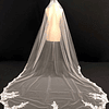 Detalhe de véu de noiva bordado