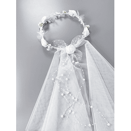 Véu de noiva com decoração de flores e pérolas artificiais