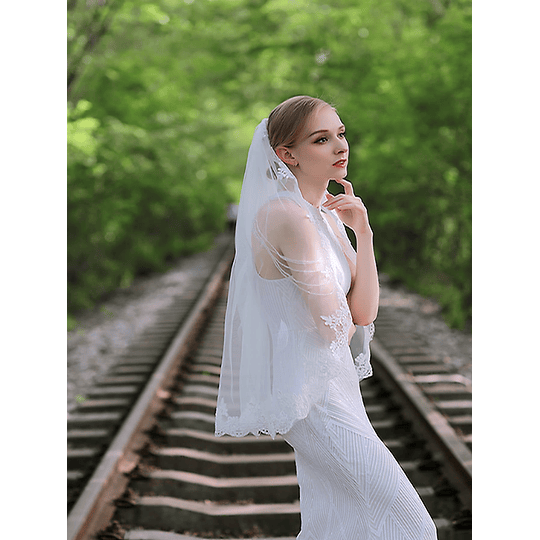 Detalle de flor de velo de novia