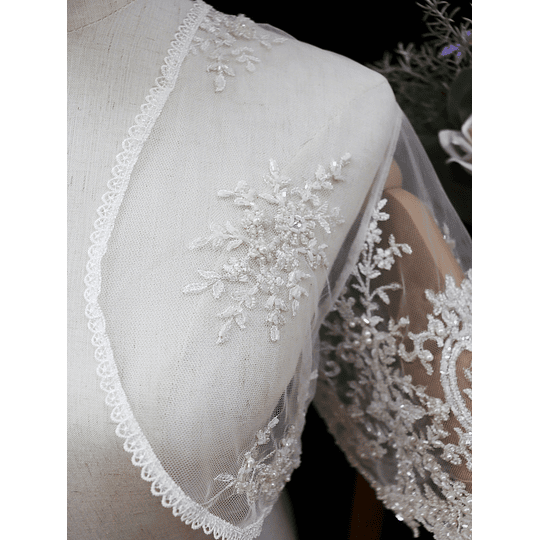 Jaqueta de casamento de renda com decoração de pérola falsa